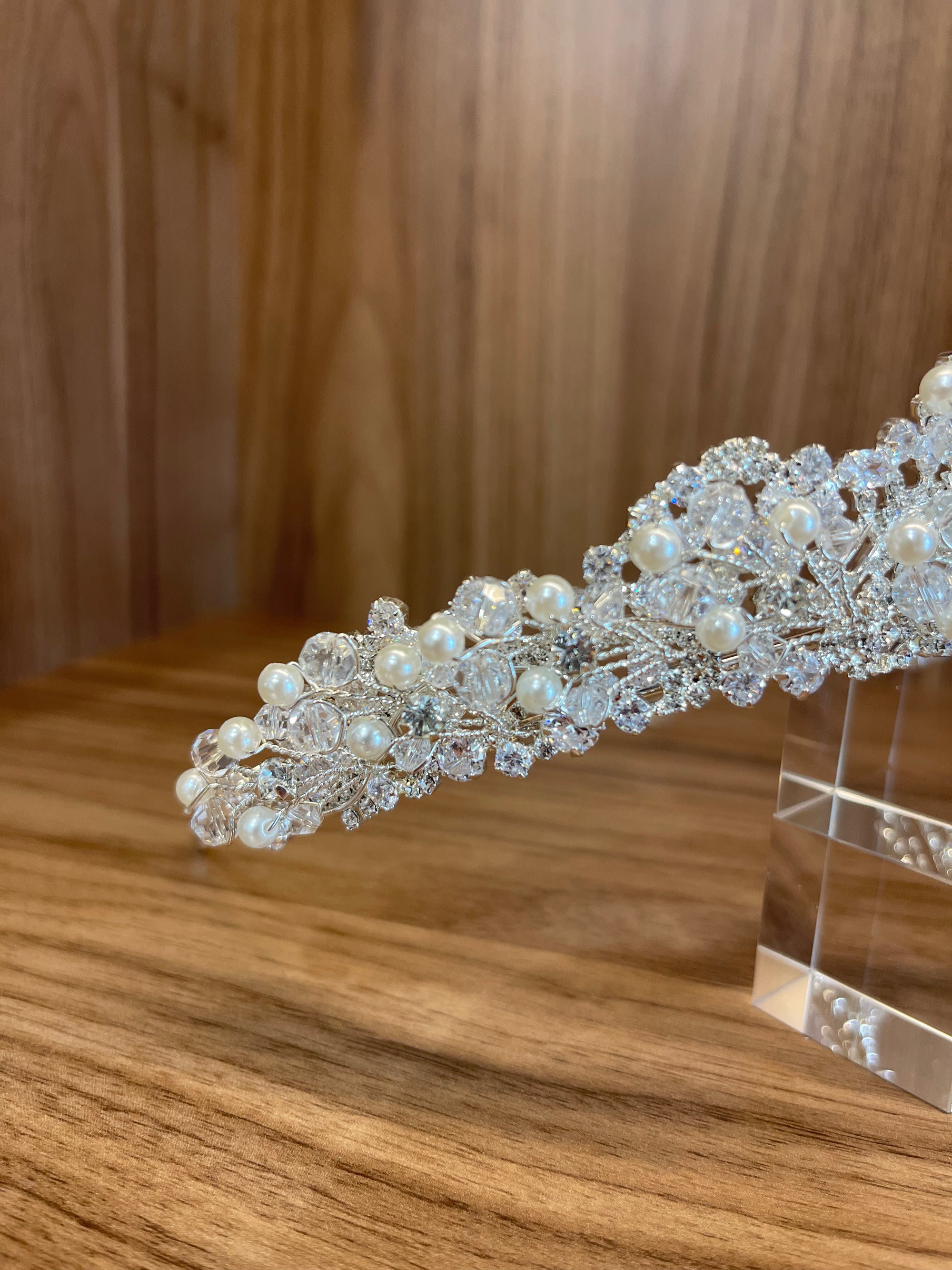 Isea Pearl Bridal Crown