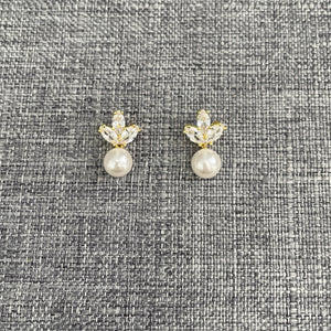 Andra Pearl Drop Earrings Earrings - Classic Short Drop  Gold  
