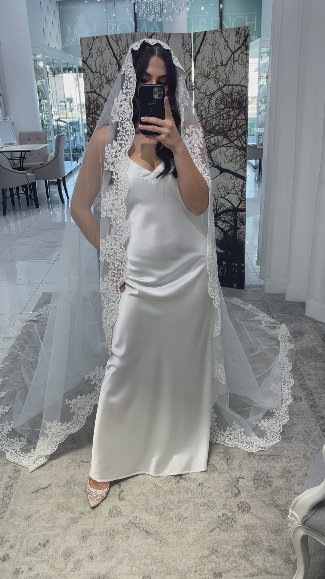 Rena Mantilla Lace Veil