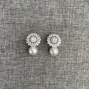 Vivica Pearl Bridal Earrings Earrings - Glamour Stud    